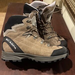 Scarpa Kailash Trek GTX – Men’s 44 EU / 10.5 US
Discontinued color | Like New